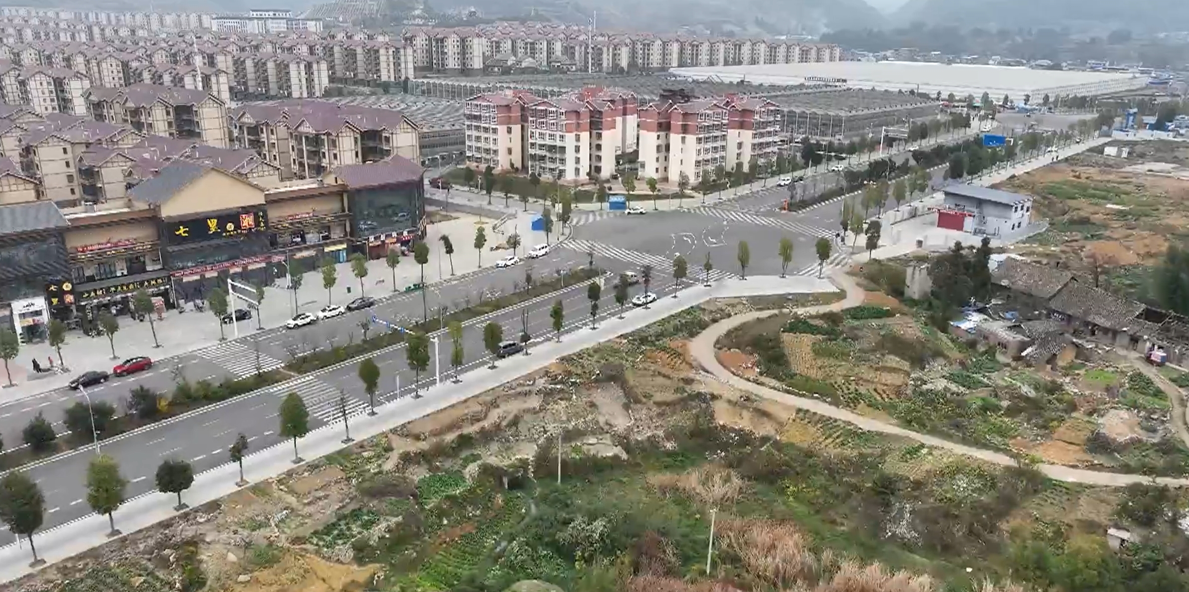 毕节柏杨林街道：易地搬迁群众住得安心.png